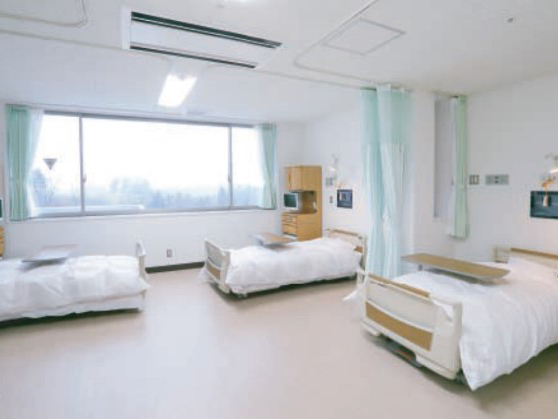 より快適な療養時間を過ごせるように一般病室も開放的でプライバシーが確保できる設計となっております。