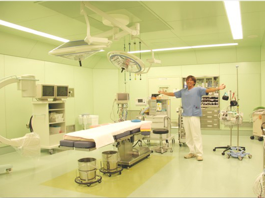 2階フロアーには広い手術室があります。 整形外科のドクターたちが腕をふるう場所です。